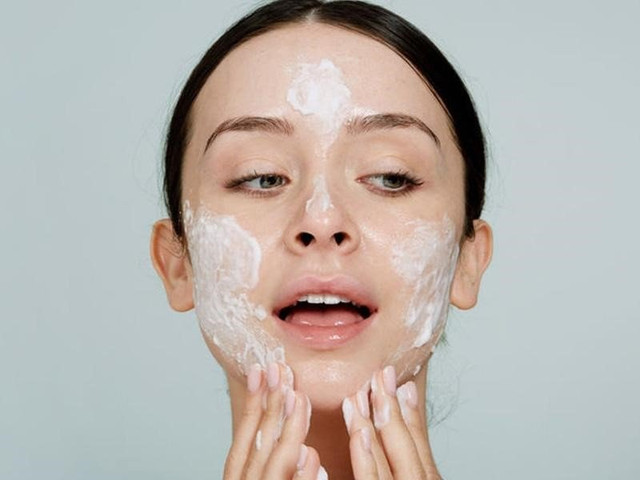 Sang Thu, chị em nên nhớ 5 tips chăm sóc da này để luôn rạng rỡ Sang Thu, chi em nen nho 5 tips cham soc da nay de luon rang ro