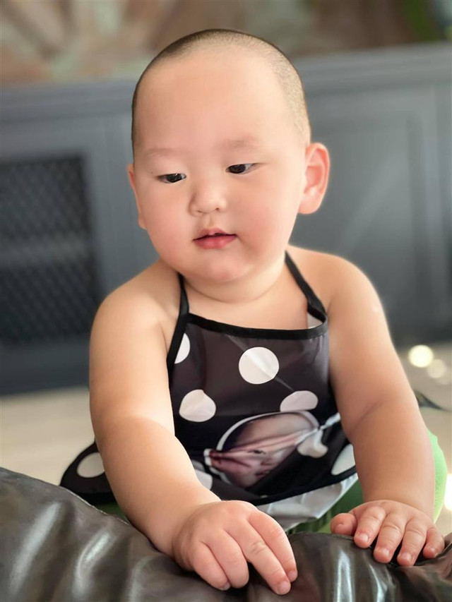 Hình ảnh con trai Trà My Idol hóa đầu bếp nhí siêu đáng yêu - Hình 3 Hinh anh con trai Tra My Idol hoa dau bep nhi sieu dang yeu-Hinh-3