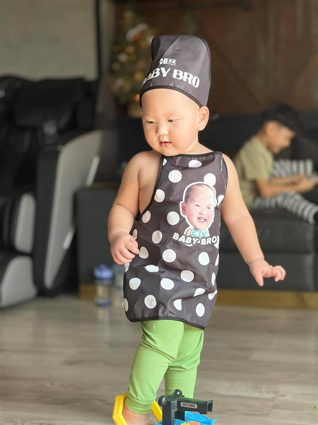 Hình ảnh con trai Trà My Idol hóa đầu bếp nhí siêu đáng yêu Hinh anh con trai Tra My Idol hoa dau bep nhi sieu dang yeu