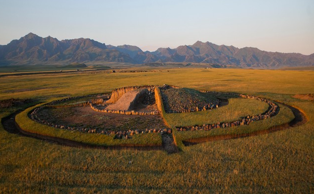 Choáng ngợp trước "kho vàng" trong ngôi mộ cổ ở Kazakhstan - Hình 2 Choang ngop truoc