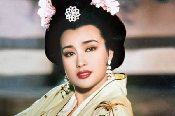 Lưu Hiểu Khánh gây sốc với gương mặt khác lạ ở tuổi 71 - Hình 3 Luu Hieu Khanh gay soc voi guong mat khac la o tuoi 71-Hinh-3