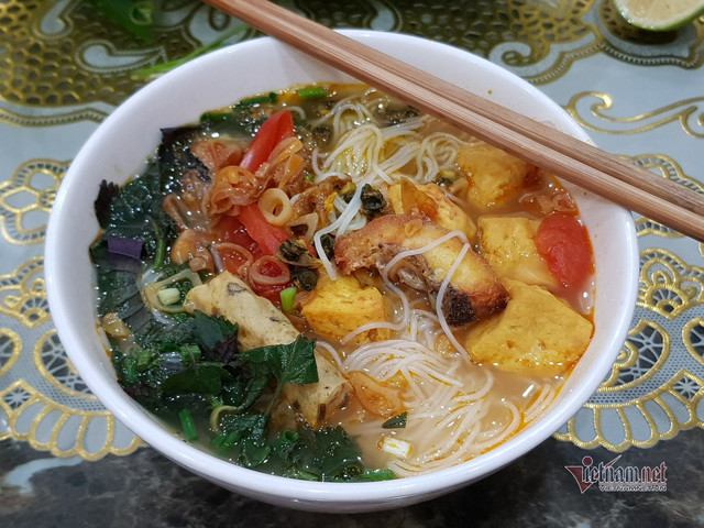 Một nhà đi chợ hộ ba hàng xóm, đến bữa thi món ngon qua mạng - Hình 5 Mot nha di cho ho ba hang xom, den bua thi mon ngon qua mang-Hinh-5