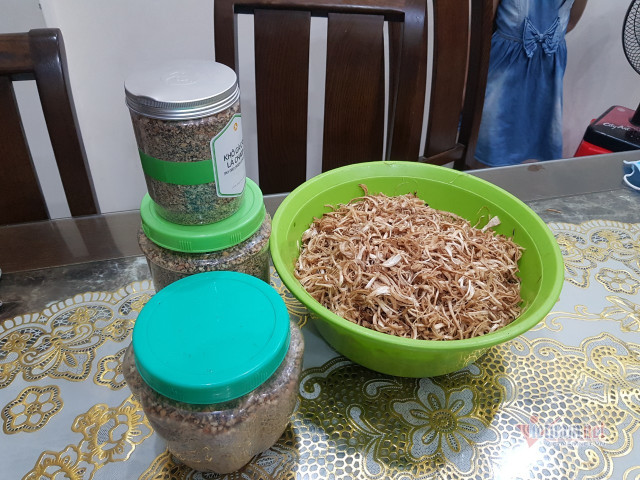 Một nhà đi chợ hộ ba hàng xóm, đến bữa thi món ngon qua mạng - Hình 7 Mot nha di cho ho ba hang xom, den bua thi mon ngon qua mang-Hinh-7