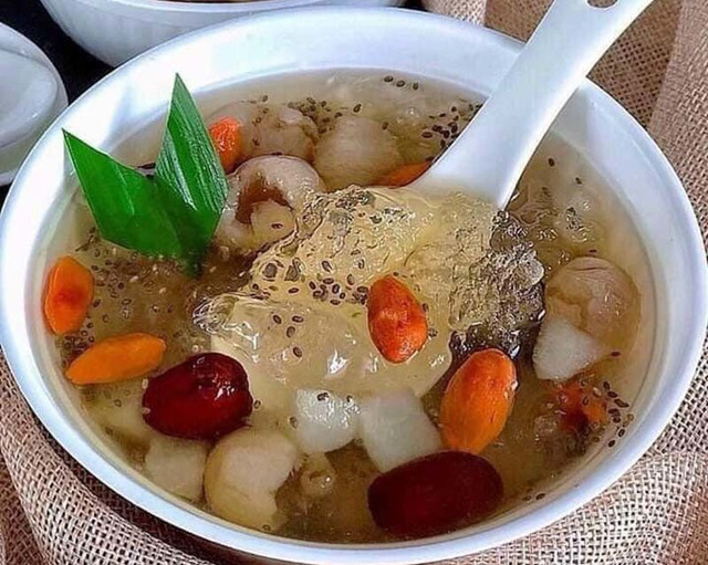 Nắng bỏng rát, chị em chuyền tay cốc chè dưỡng nhan Nang bong rat, chi em chuyen tay coc che duong nhan