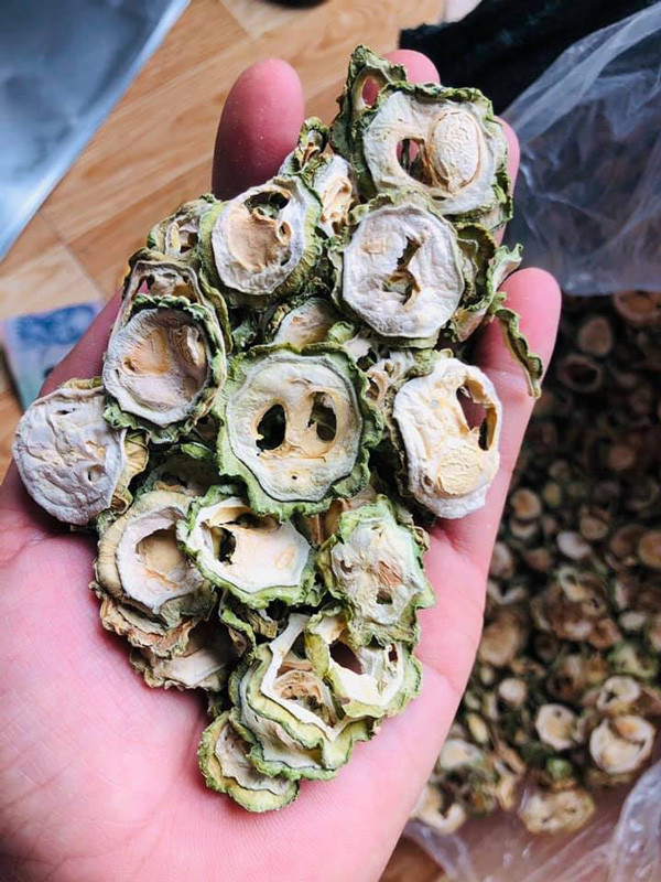 Loại quả sần sùi, ăn đắng ngắt, giá hàng trăm nghìn/kg vẫn được ưa chuộng - Hình 3 Loai qua san sui, an dang ngat, gia hang tram nghin/kg van duoc ua chuong-Hinh-3