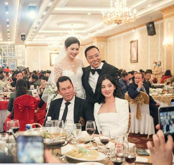 Đức Huy và tình trẻ kém 27 tuổi vui vẻ ra mắt hội bạn thân - Hình 2 Duc Huy va tinh tre kem 27 tuoi vui ve ra mat hoi ban than-Hinh-2