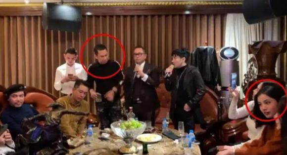 Đức Huy và tình trẻ kém 27 tuổi vui vẻ ra mắt hội bạn thân Duc Huy va tinh tre kem 27 tuoi vui ve ra mat hoi ban than