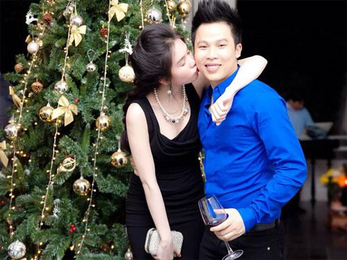 Hôn hít kiểu Ngọc Trinh - Vũ Khắc Tiệp: Hết dễ thương chỉ còn phản cảm - Hình 4 Hon hit kieu Ngoc Trinh - Vu Khac Tiep: Het de thuong chi con phan cam-Hinh-4