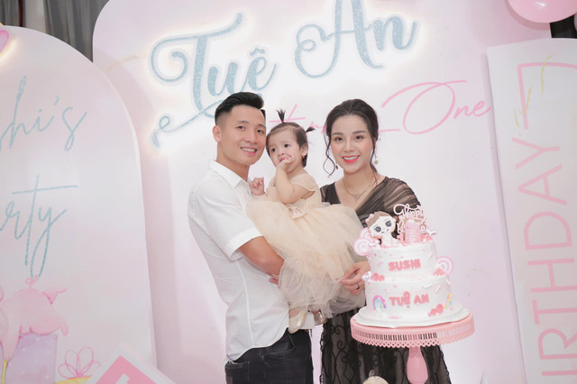 Hải Quế, Tấn Trường khoe ảnh vợ con trong ngày Gia đình Việt Nam - Hình 2 Hai Que, Tan Truong khoe anh vo con trong ngay Gia dinh Viet Nam-Hinh-2
