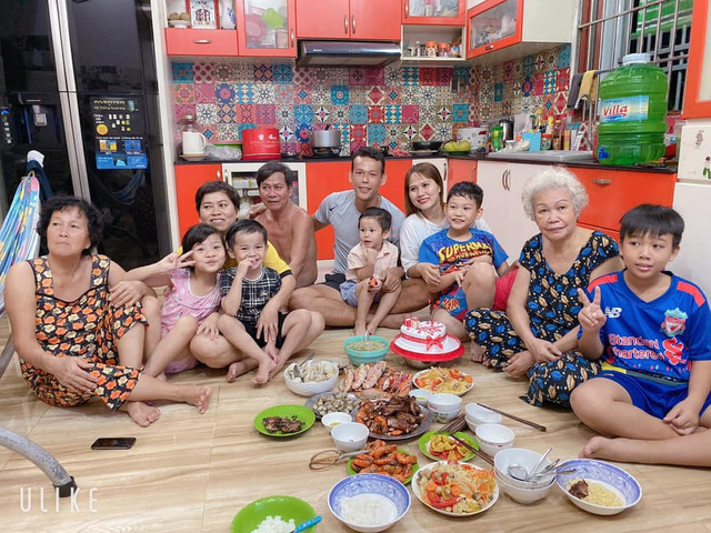 Hải Quế, Tấn Trường khoe ảnh vợ con trong ngày Gia đình Việt Nam - Hình 4 Hai Que, Tan Truong khoe anh vo con trong ngay Gia dinh Viet Nam-Hinh-4