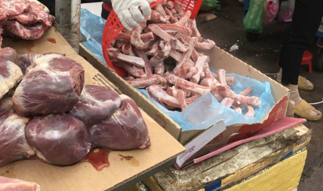Nhập thịt đông lạnh sau rã đông và bán như thịt tươi Nhap thit dong lanh sau ra dong va ban nhu thit tuoi