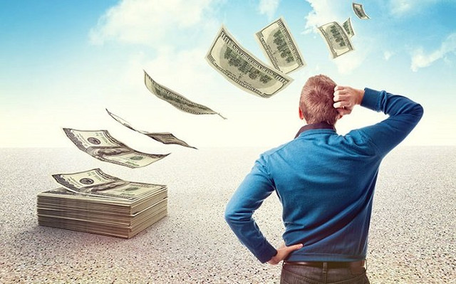 Kiếm nhiều tiền nhưng vẫn không dư dả: Bạn có đang mắc phải sai lầm này? Kiem nhieu tien nhung van khong du da: Ban co dang mac phai sai lam nay?