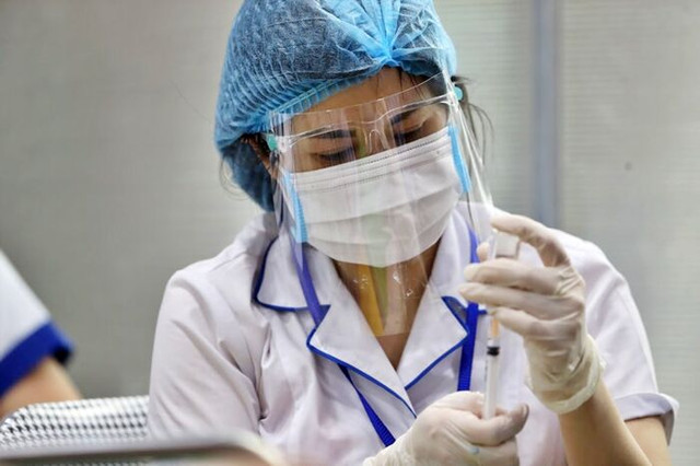 Người đến hạn tiêm vaccine mũi 2 ở TP HCM khi nào sẽ được tiêm? Nguoi den han tiem vaccine mui 2 o TP HCM khi nao se duoc tiem?