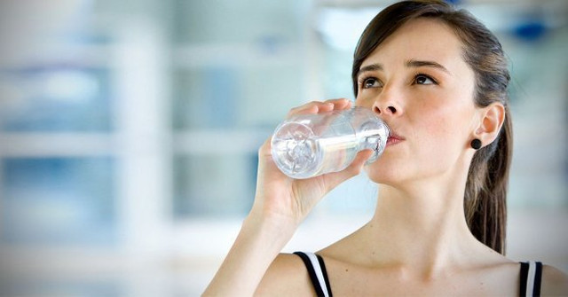 5 sai lầm khi uống nước biến lợi thành hại 5 sai lam khi uong nuoc bien loi thanh hai