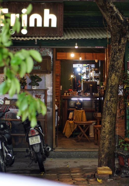 Hàng quán ở Hà Nội mở cửa trở lại, quán cà phê đông nghịt - Hình 6 Hang quan o Ha Noi mo cua tro lai, quan ca phe dong nghit-Hinh-6
