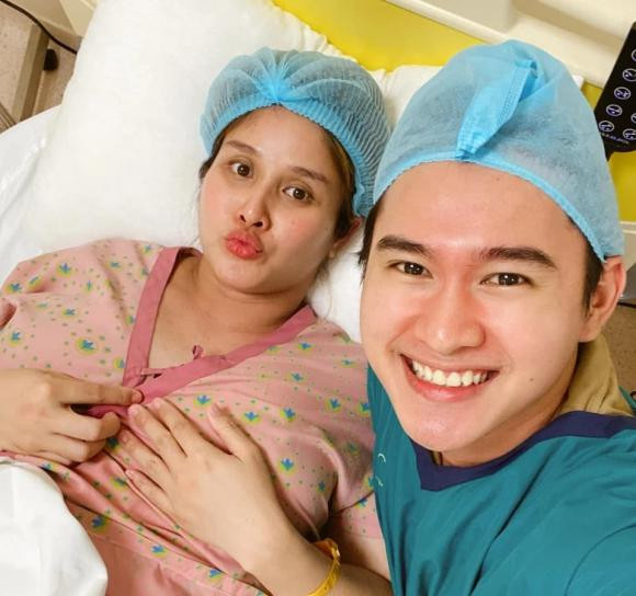 Thảo Trang khoe loạt ảnh ông xã kém 8 tuổi khéo léo chăm quý tử Thao Trang khoe loat anh ong xa kem 8 tuoi kheo leo cham quy tu