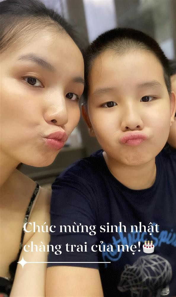 Quý tử 11 tuổi của hoa hậu Thùy Lâm phổng phao khó nhận ra - Hình 5 Quy tu 11 tuoi cua hoa hau Thuy Lam phong phao kho nhan ra-Hinh-5