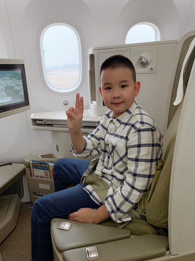 Quý tử 11 tuổi của hoa hậu Thùy Lâm phổng phao khó nhận ra - Hình 4 Quy tu 11 tuoi cua hoa hau Thuy Lam phong phao kho nhan ra-Hinh-4