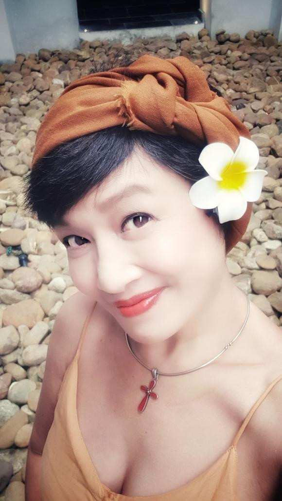 Cuộc sống của "bà Bích" - người mẹ khó tính trong phim "Hương vị tình thân" - Hình 4 Cuoc song cua