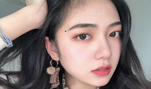 4 nốt ruồi trên mặt dễ “chặn tài lộc”, tình duyên sóng gió - Hình 2 4 not ruoi tren mat de “chan tai loc”, tinh duyen song gio-Hinh-2