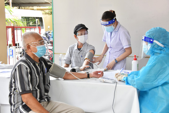 Mắc nhiều bệnh nền có tiêm vắc-xin Covid-19 được không? Mac nhieu benh nen co tiem vac-xin Covid-19 duoc khong?