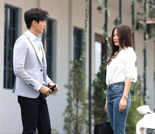 Tôi "suýt ngất" khi nhìn người phụ nữ đeo tạp dề bên trong - Hình 2 Toi
