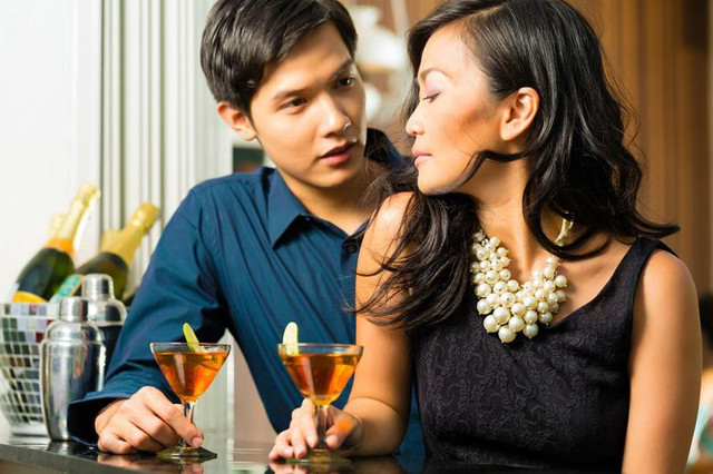 Bà chủ giàu có, cô đơn và 'chiêu' giữ chân tình trẻ Ba chu giau co, co don va 'chieu' giu chan tinh tre