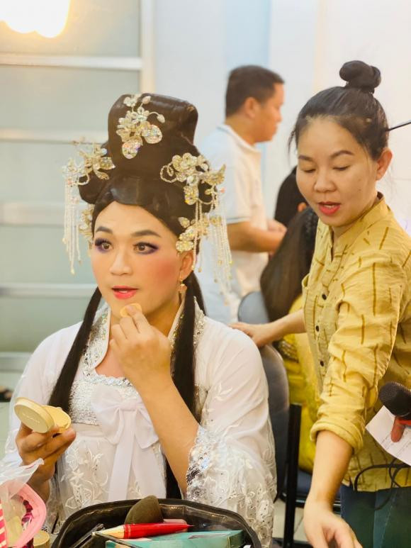 Đại Nghĩa khiến công chúng rúng động vì màn giả gái - Hình 3 Dai Nghia khien cong chung rung dong vi man gia gai-Hinh-3