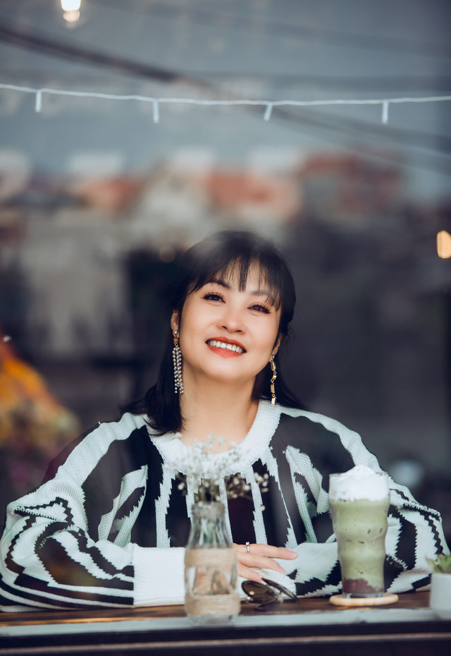 Nhan sắc vợ kém 11 tuổi của nghệ sĩ Quang Thắng - Hình 3 Nhan sac vo kem 11 tuoi cua nghe si Quang Thang-Hinh-3