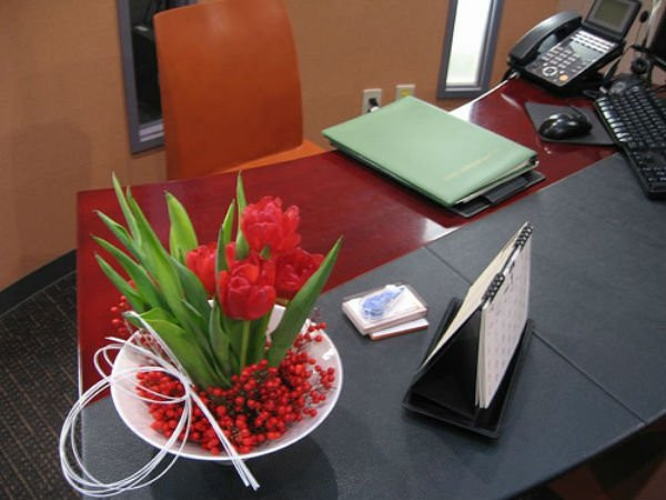 Bàn làm việc đặt 4 thứ này cản trở con đường thăng tiến Ban lam viec dat 4 thu nay can tro con duong thang tien