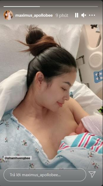 Phạm Hương chiếm sóng với ảnh buông áo cho con bú Pham Huong chiem song voi anh buong ao cho con bu