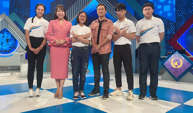 Gặp nữ sinh Olympia đang xếp chót bất ngờ vươn lên giành chiến thắng - Hình 4 Gap nu sinh Olympia dang xep chot bat ngo vuon len gianh chien thang-Hinh-4