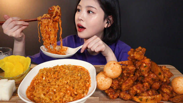 Mukbang thoái trào và chiêu trò câu kéo người xem - Hình 3 Mukbang thoai trao va chieu tro cau keo nguoi xem-Hinh-3