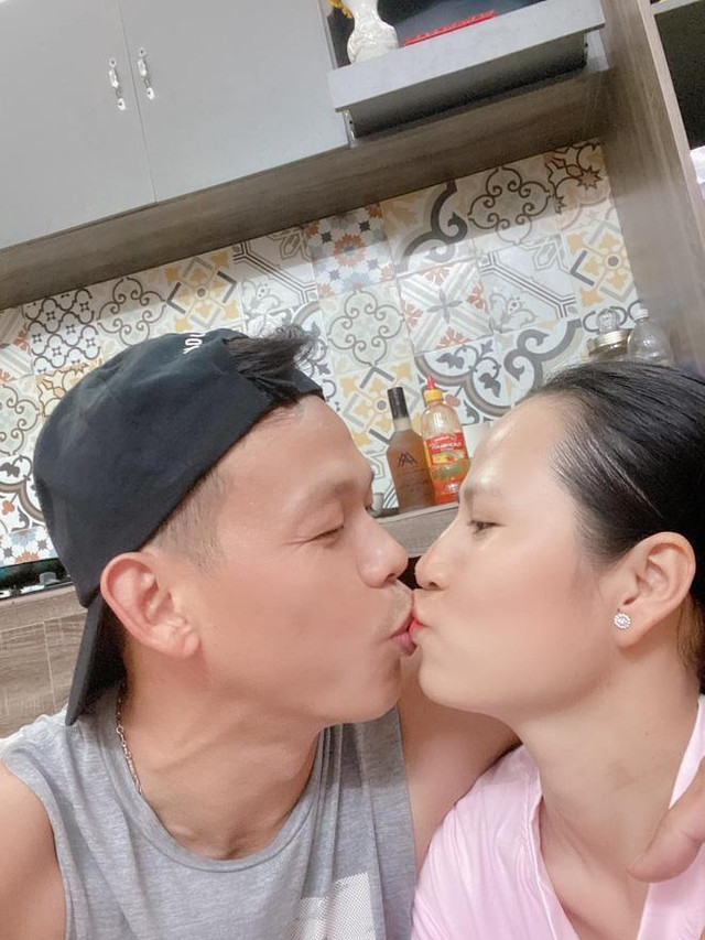 Tấn Trường khoe được vợ uốn tóc, xem thành quả suýt ngất - Hình 5 Tan Truong khoe duoc vo uon toc, xem thanh qua suyt ngat-Hinh-5