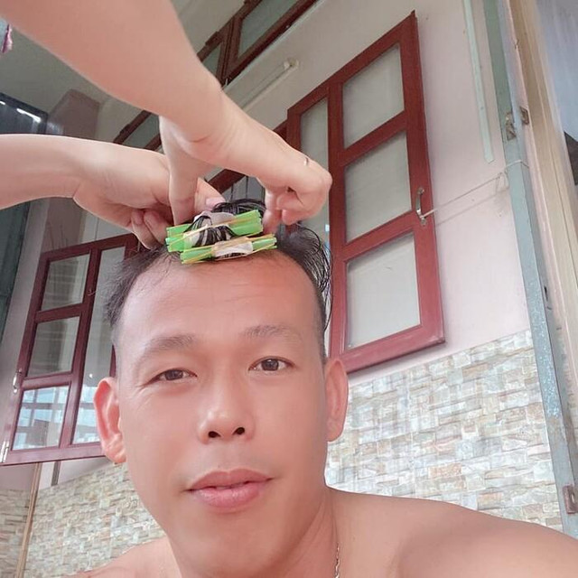 Tấn Trường khoe được vợ uốn tóc, xem thành quả suýt ngất Tan Truong khoe duoc vo uon toc, xem thanh qua suyt ngat