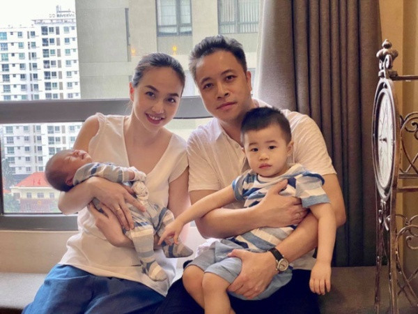 Hai quý tử lanh lợi, ngộ nghĩnh của gia đình Victor Vũ, Đinh Ngọc Diệp - Hình 26 Hai quy tu lanh loi, ngo nghinh cua gia dinh Victor Vu, Dinh Ngoc Diep-Hinh-26
