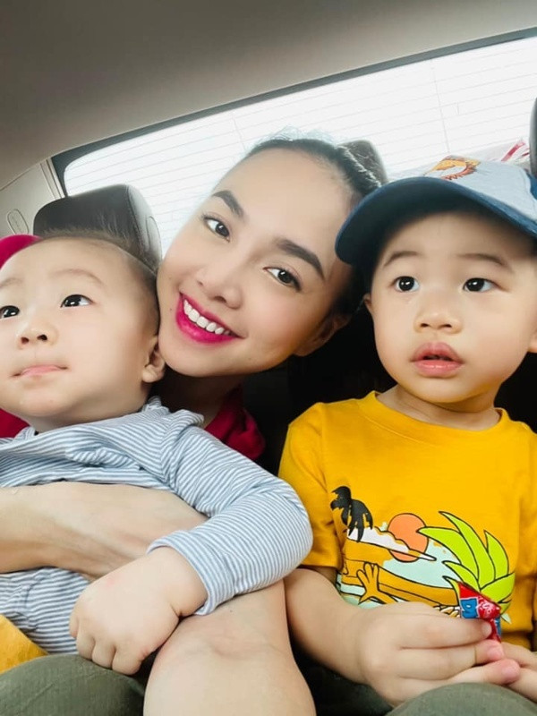 Hai quý tử lanh lợi, ngộ nghĩnh của gia đình Victor Vũ, Đinh Ngọc Diệp - Hình 28 Hai quy tu lanh loi, ngo nghinh cua gia dinh Victor Vu, Dinh Ngoc Diep-Hinh-28