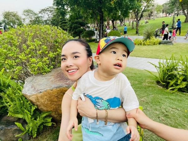 Hai quý tử lanh lợi, ngộ nghĩnh của gia đình Victor Vũ, Đinh Ngọc Diệp - Hình 23 Hai quy tu lanh loi, ngo nghinh cua gia dinh Victor Vu, Dinh Ngoc Diep-Hinh-23