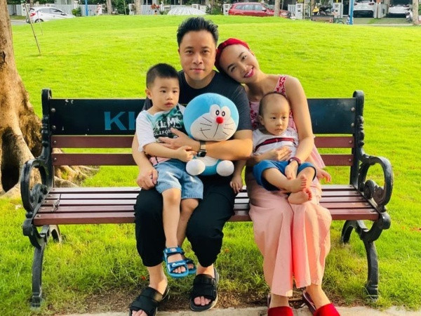 Hai quý tử lanh lợi, ngộ nghĩnh của gia đình Victor Vũ, Đinh Ngọc Diệp - Hình 25 Hai quy tu lanh loi, ngo nghinh cua gia dinh Victor Vu, Dinh Ngoc Diep-Hinh-25