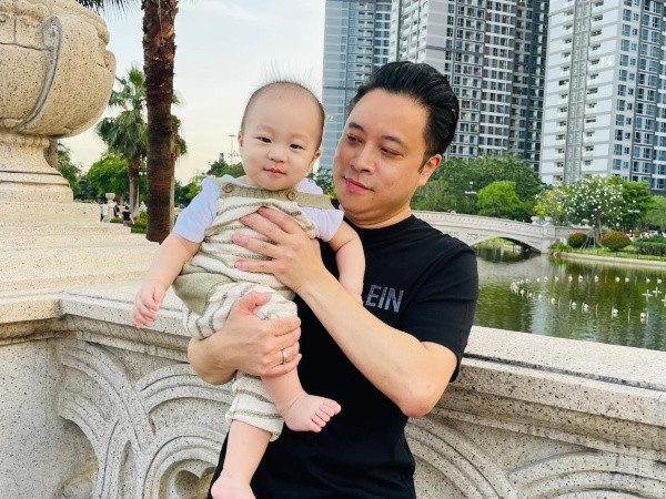 Hai quý tử lanh lợi, ngộ nghĩnh của gia đình Victor Vũ, Đinh Ngọc Diệp - Hình 22 Hai quy tu lanh loi, ngo nghinh cua gia dinh Victor Vu, Dinh Ngoc Diep-Hinh-22