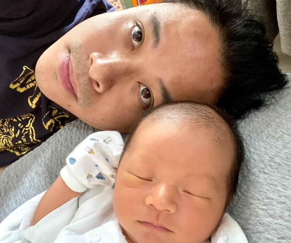 Hai quý tử lanh lợi, ngộ nghĩnh của gia đình Victor Vũ, Đinh Ngọc Diệp - Hình 2 Hai quy tu lanh loi, ngo nghinh cua gia dinh Victor Vu, Dinh Ngoc Diep-Hinh-2