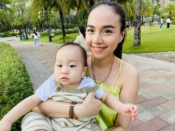 Hai quý tử lanh lợi, ngộ nghĩnh của gia đình Victor Vũ, Đinh Ngọc Diệp - Hình 24 Hai quy tu lanh loi, ngo nghinh cua gia dinh Victor Vu, Dinh Ngoc Diep-Hinh-24
