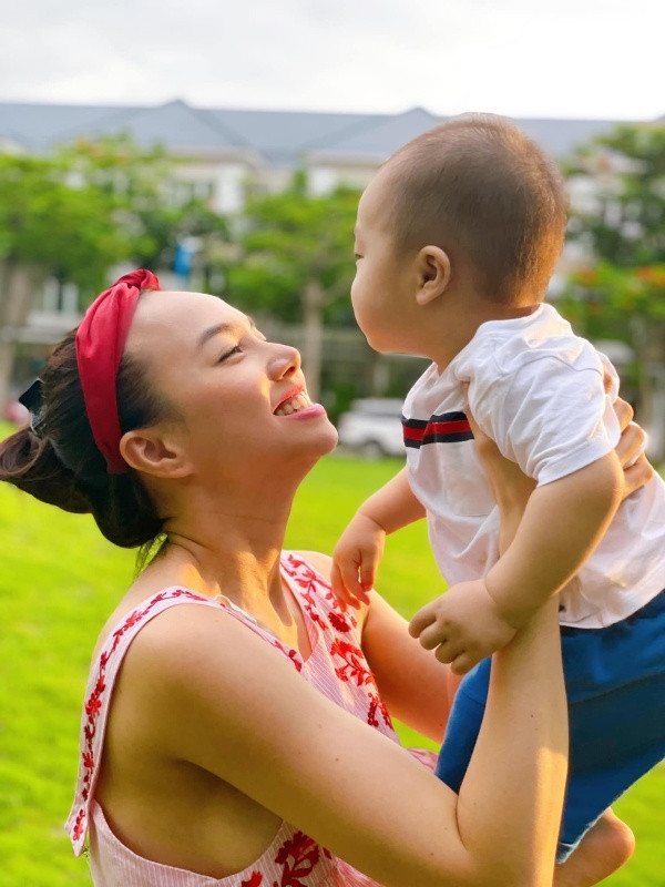 Hai quý tử lanh lợi, ngộ nghĩnh của gia đình Victor Vũ, Đinh Ngọc Diệp - Hình 16 Hai quy tu lanh loi, ngo nghinh cua gia dinh Victor Vu, Dinh Ngoc Diep-Hinh-16