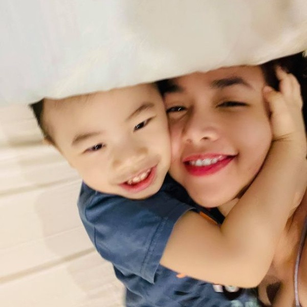 Hai quý tử lanh lợi, ngộ nghĩnh của gia đình Victor Vũ, Đinh Ngọc Diệp - Hình 18 Hai quy tu lanh loi, ngo nghinh cua gia dinh Victor Vu, Dinh Ngoc Diep-Hinh-18