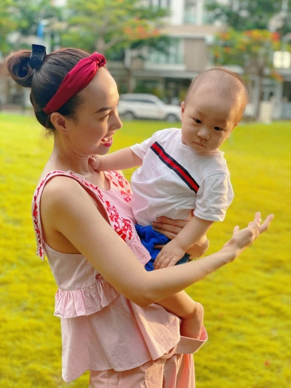 Hai quý tử lanh lợi, ngộ nghĩnh của gia đình Victor Vũ, Đinh Ngọc Diệp - Hình 17 Hai quy tu lanh loi, ngo nghinh cua gia dinh Victor Vu, Dinh Ngoc Diep-Hinh-17
