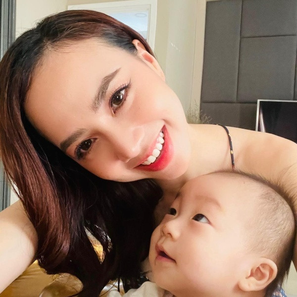 Hai quý tử lanh lợi, ngộ nghĩnh của gia đình Victor Vũ, Đinh Ngọc Diệp - Hình 19 Hai quy tu lanh loi, ngo nghinh cua gia dinh Victor Vu, Dinh Ngoc Diep-Hinh-19