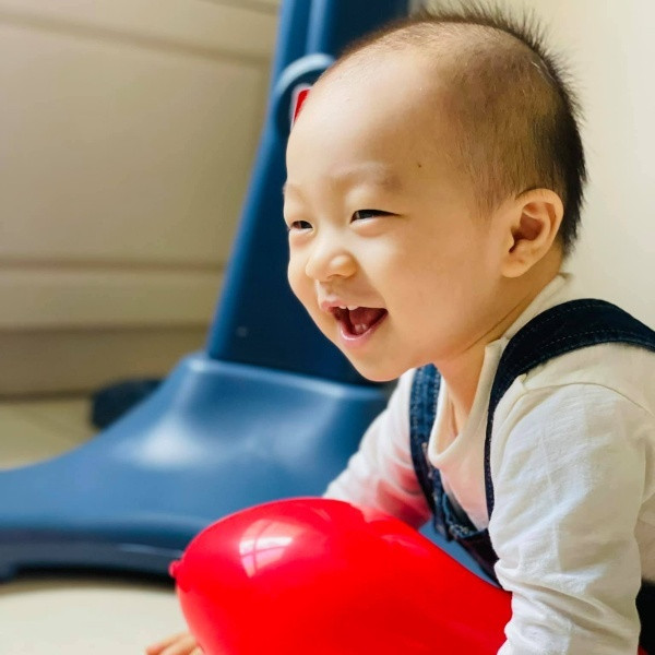 Hai quý tử lanh lợi, ngộ nghĩnh của gia đình Victor Vũ, Đinh Ngọc Diệp - Hình 14 Hai quy tu lanh loi, ngo nghinh cua gia dinh Victor Vu, Dinh Ngoc Diep-Hinh-14