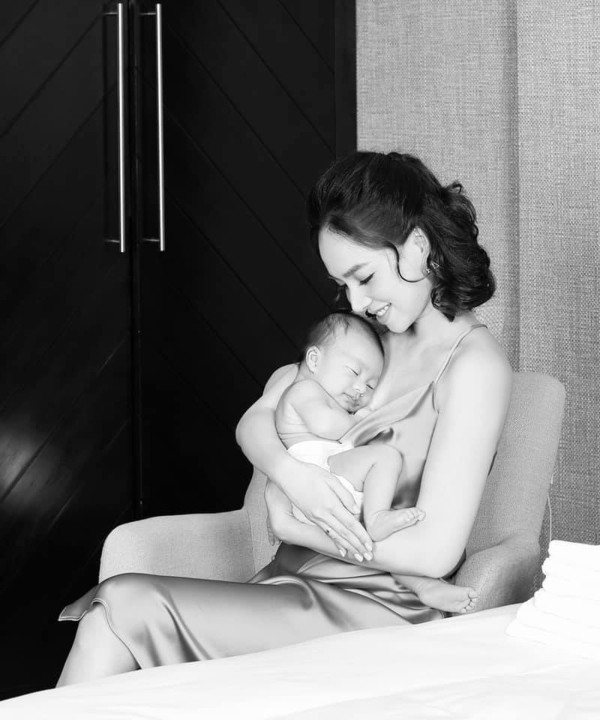Hai quý tử lanh lợi, ngộ nghĩnh của gia đình Victor Vũ, Đinh Ngọc Diệp - Hình 10 Hai quy tu lanh loi, ngo nghinh cua gia dinh Victor Vu, Dinh Ngoc Diep-Hinh-10