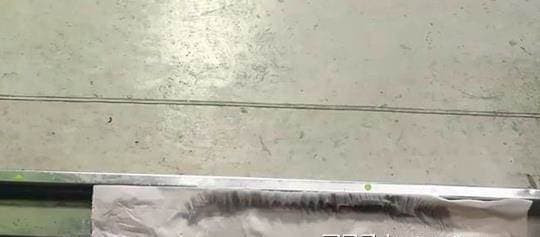 Dù nhà giàu đến đâu cũng nên rắc muối vào khe cửa - Hình 3 Du nha giau den dau cung nen rac muoi vao khe cua-Hinh-3