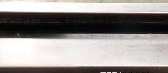 Dù nhà giàu đến đâu cũng nên rắc muối vào khe cửa - Hình 5 Du nha giau den dau cung nen rac muoi vao khe cua-Hinh-5